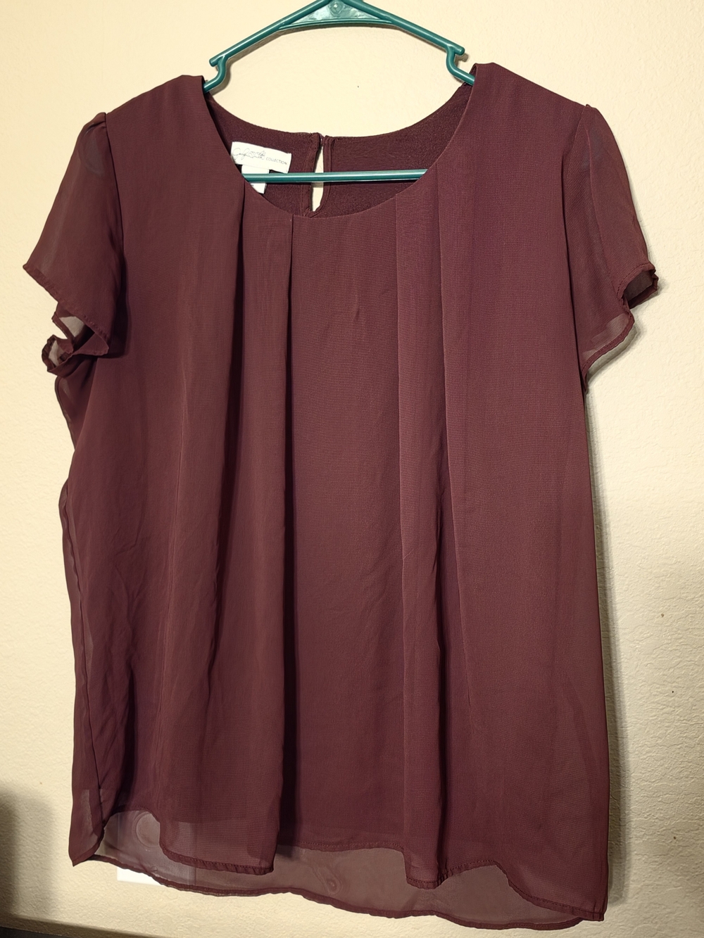 Jaclyn Smith Maroon Pleated Short Sleeve Chiffon Blouse